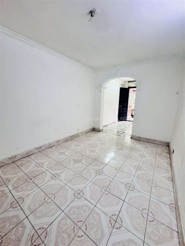 Tập thể thành công, tầng 3, dtsd 60m2, 2 ngủ 1 vệ sinh. ở hoặc cho thuê giữ tiền