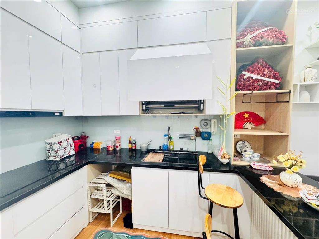 Văn chương, dt 20m, 3 tầng, giá 3,3 tỷ. phù hợp gia đình nhỏ hoặc mua cho thuê giữ tiền.