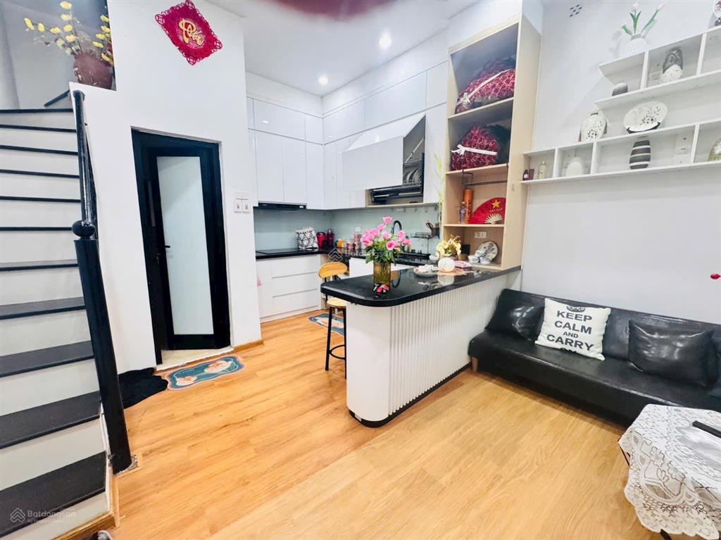 Văn chương, dt 20m, 3 tầng, giá 3,3 tỷ. phù hợp gia đình nhỏ hoặc mua cho thuê giữ tiền.