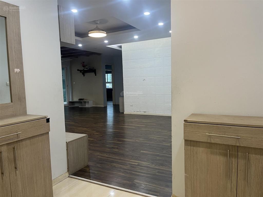 Bán chcc toà 17t8, hoàng đạo thuý.