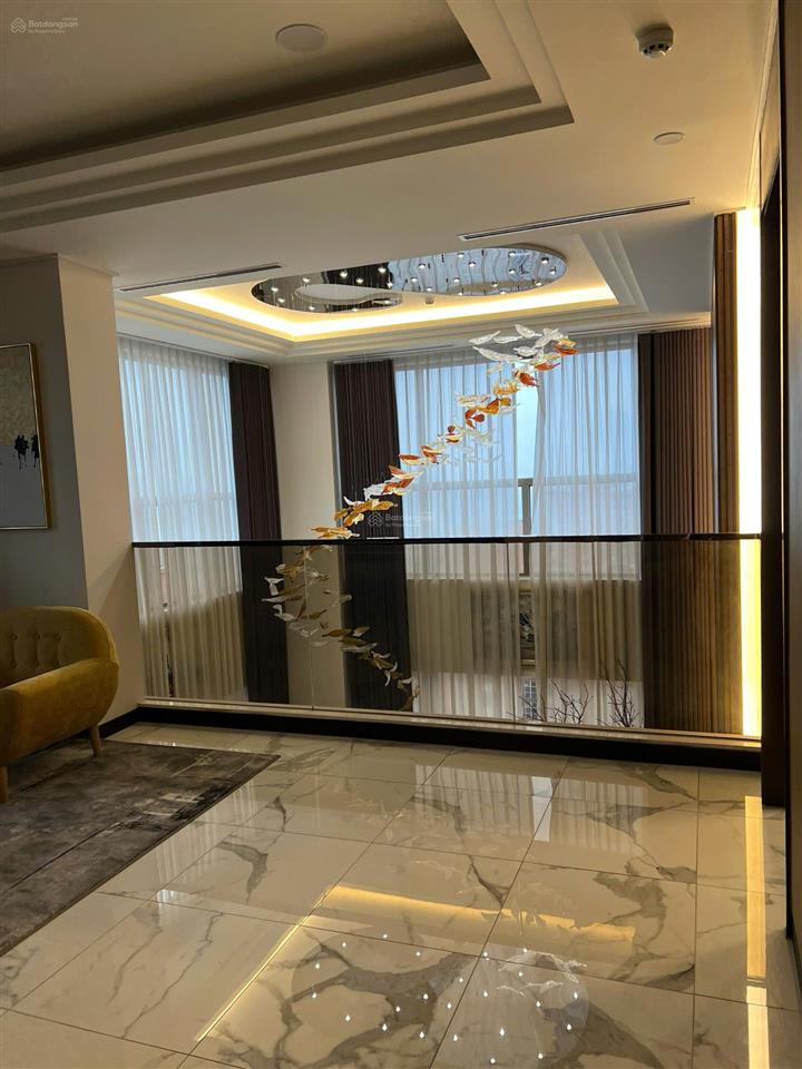 Cho thuê duplex đẳng cấp tại starlake tây hồ tây 231m, 4pn, 4wc full nội thất giá 70tr