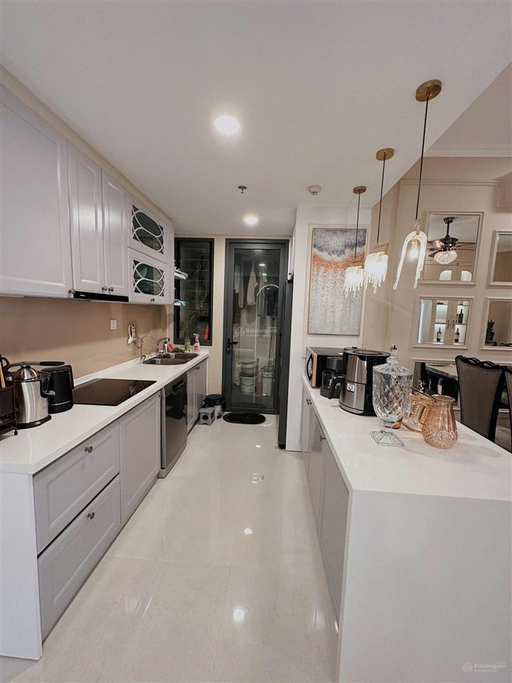 Bán nhanh căn 3pn 108m2 full nội thất, căn góc, tầng đẹp, vào ở luôn, view đối diện club house