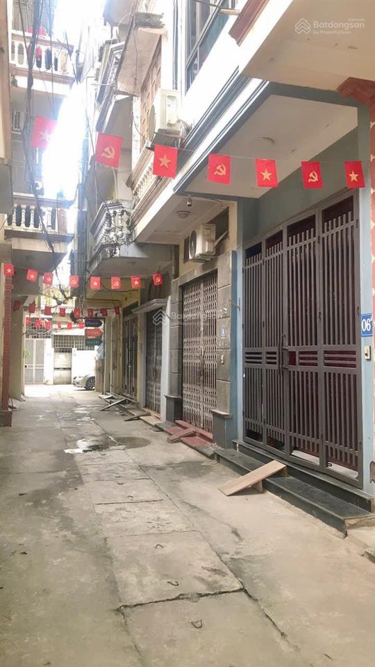 Bán nhà trần phú, hà đông, gần ga tàu điện văn quán, ô tô tránh đỗ gần nhà. dt 40m2 giá hơn 7 tỷ