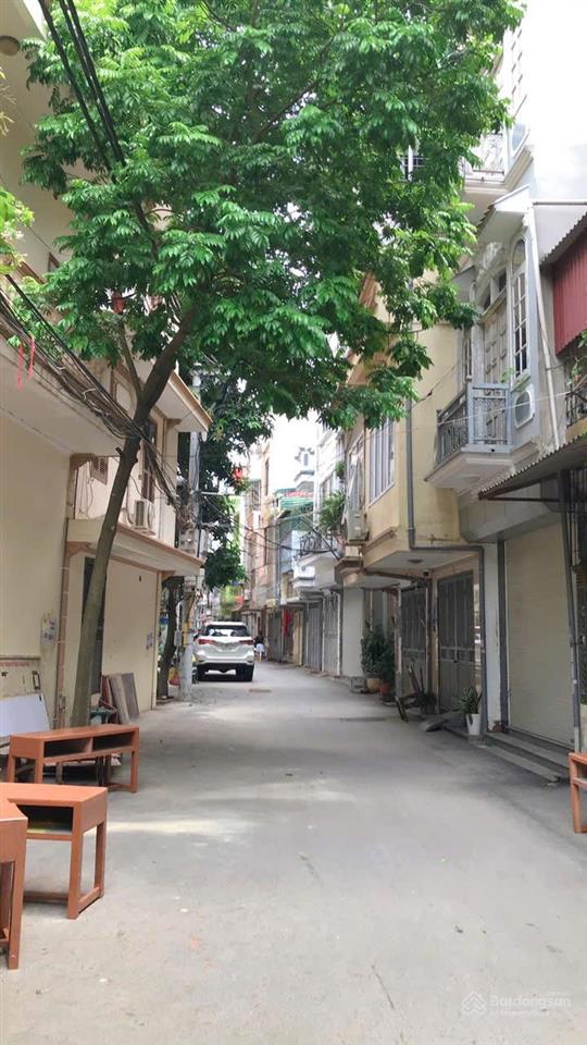 Với hơn 10 tỷ có ngay nhà lê trọng tấn, hà đông. gara ô tô vào nhà, dt 45m2 vài bước ra phố.
