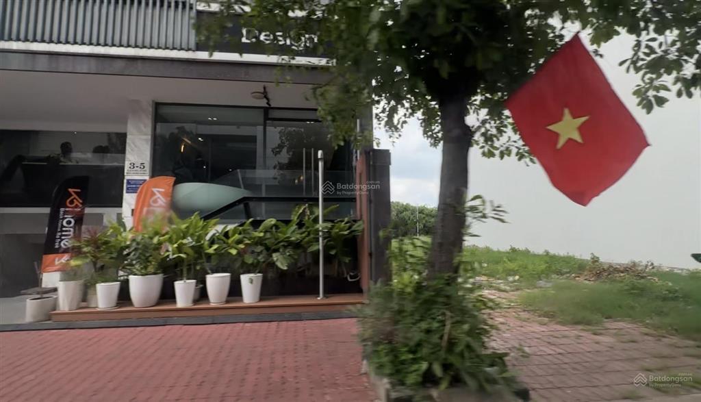 Anh trai tôi chuyển nhà cần bán lỗ nhà mặt phố kdc kim sơn