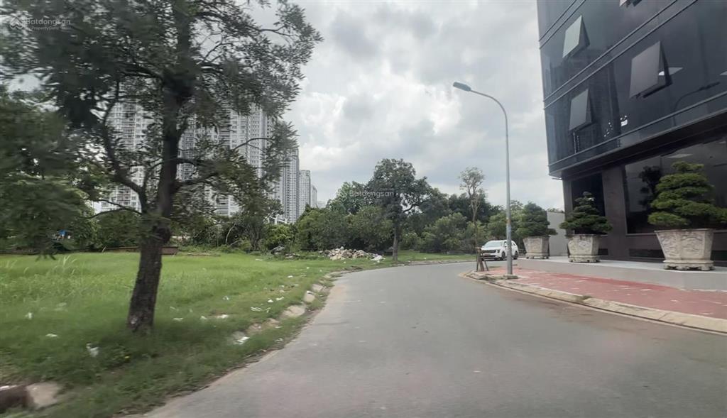 Anh trai tôi chuyển nhà cần bán lỗ nhà mặt phố kdc kim sơn