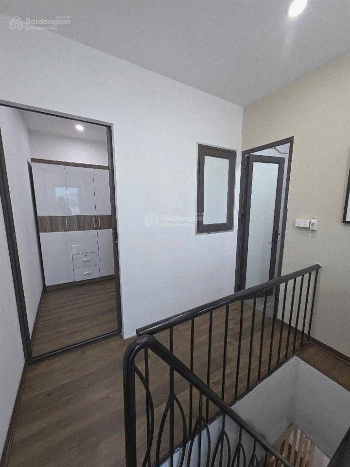 Thay vì bỏ ra hơn 2 tỷ mua ccmn 2pn1pk, thì em có căn tập thể 2pn1pk giá nhỉnh 2 tỷ.