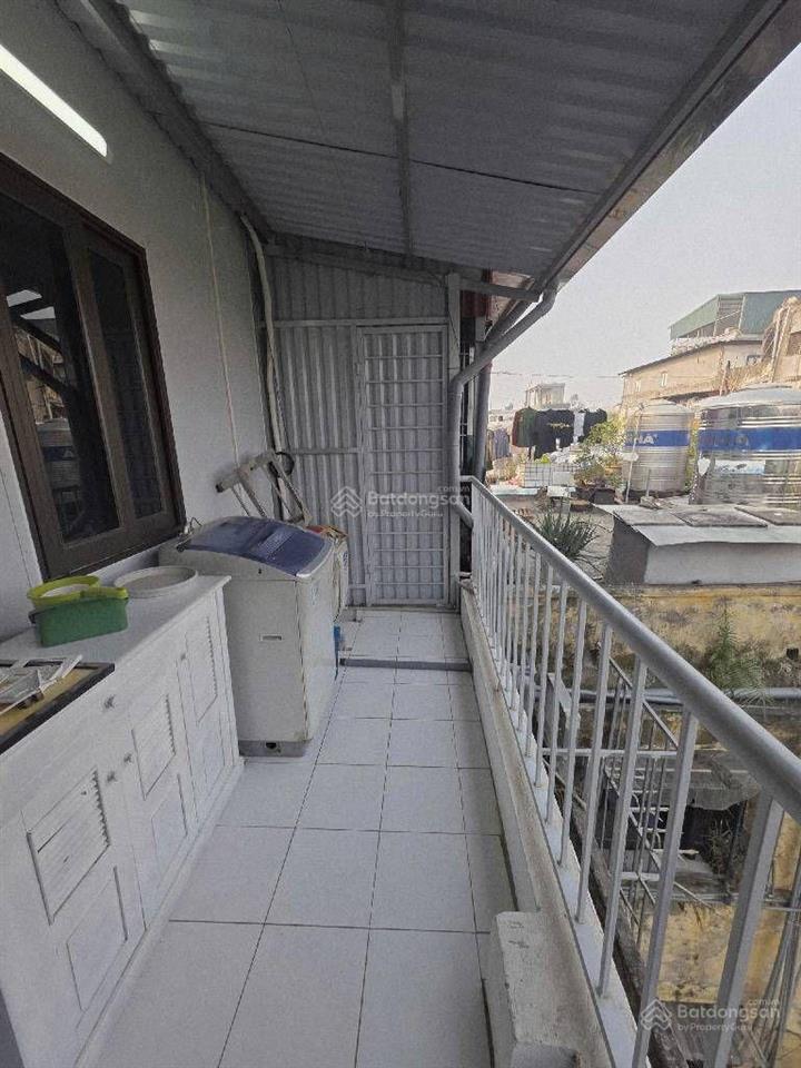 Thay vì bỏ ra hơn 2 tỷ mua ccmn 2pn1pk, thì em có căn tập thể 2pn1pk giá nhỉnh 2 tỷ.