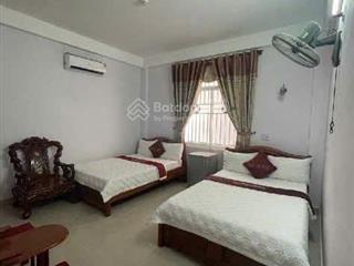 Khách sạn 5 tầng mặt tiền hà bổng  doanh thu hơn trăm triệu / tháng