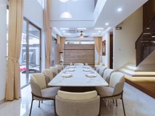 Villa biển mỹ khê 2 mặt kiệt ô tô dòng tiền 2,2 tỷ/năm