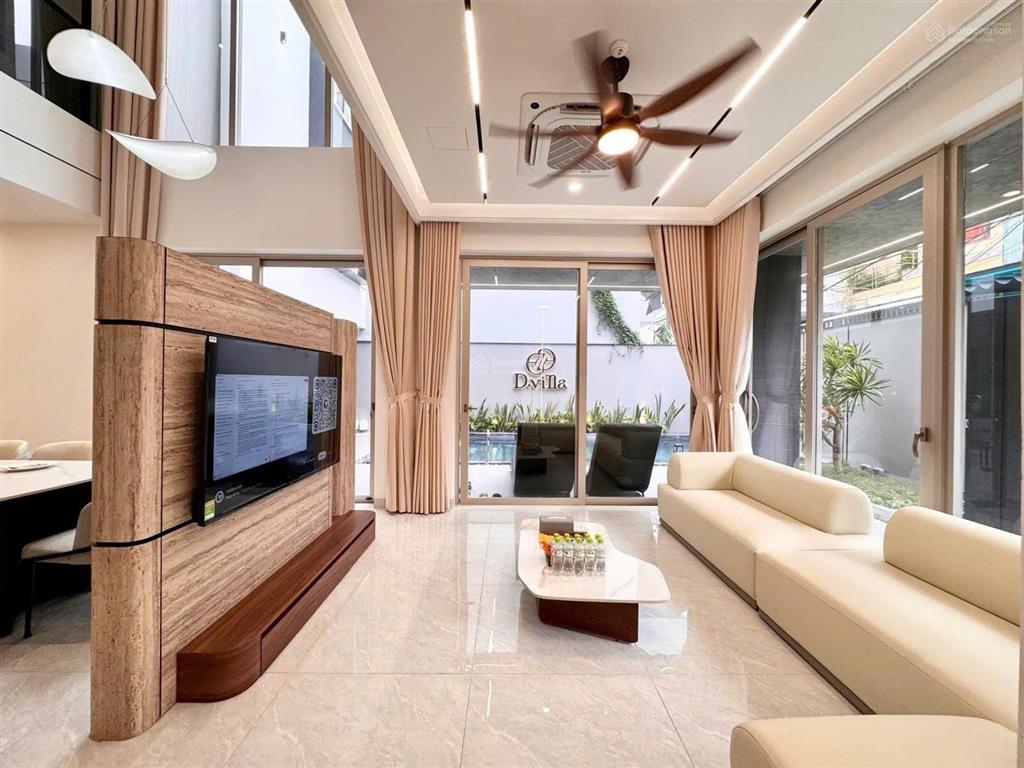 Villa biển mỹ khê 2 mặt kiệt ô tô dòng tiền 2,2 tỷ/năm