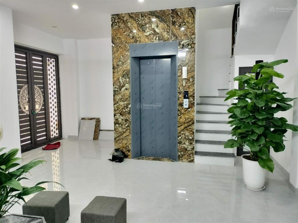 Cực phẩm hai bà trưng 50m 5 tầng ô tô đỗ cửa kinh doanh nhà mới ở ngay