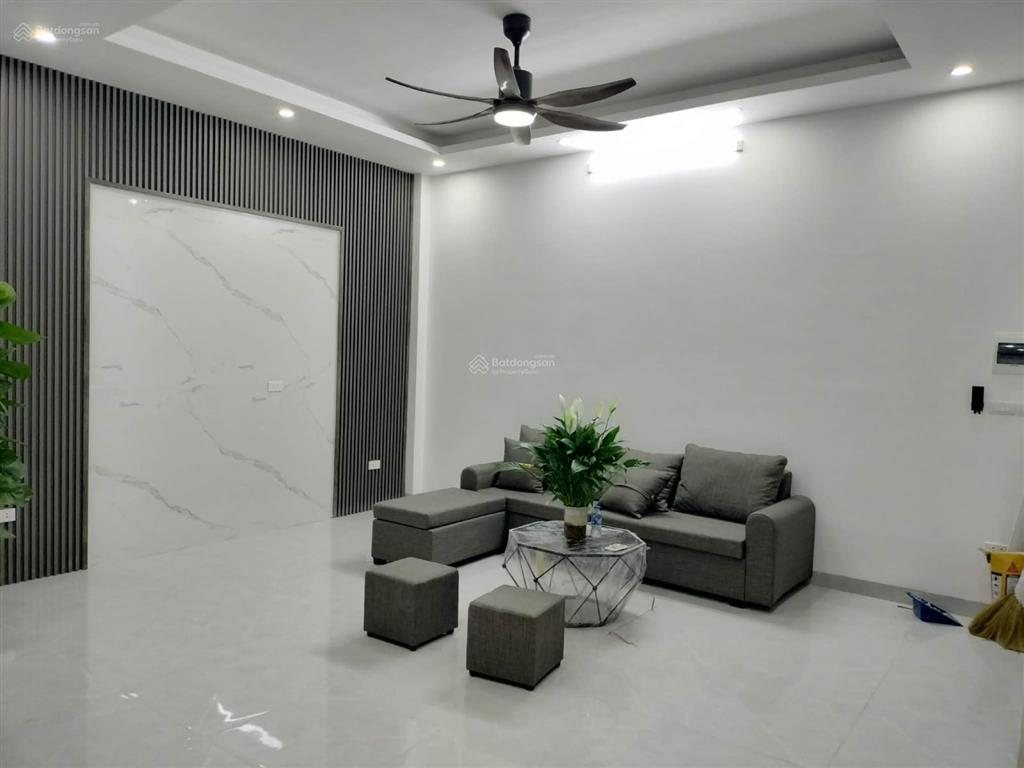 Cực phẩm hai bà trưng 50m 5 tầng ô tô đỗ cửa kinh doanh nhà mới ở ngay
