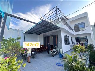 Căn nhà ngay hẻm trần phú, nha trang với 2 tầng có sân vườn rộng rãi, cách bãi biển chỉ 180m