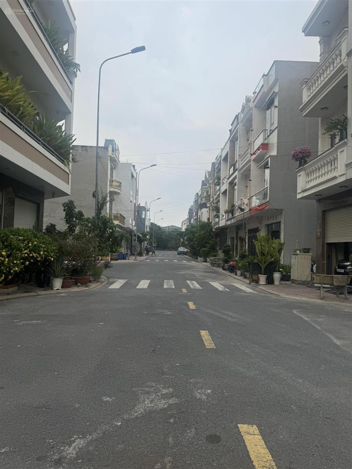Nhà phố dĩ an căn góc 2 mặt tiền, phường dĩ an tphcm