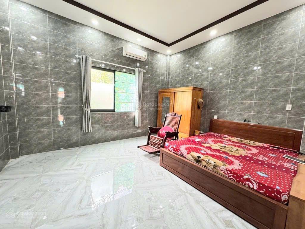 Nhà gần nguyễn xiển căn duy nhất có sân để 4 ô tô nhà đẹp  hẻm xe tải  vị trí hiếm kế vinhome q9