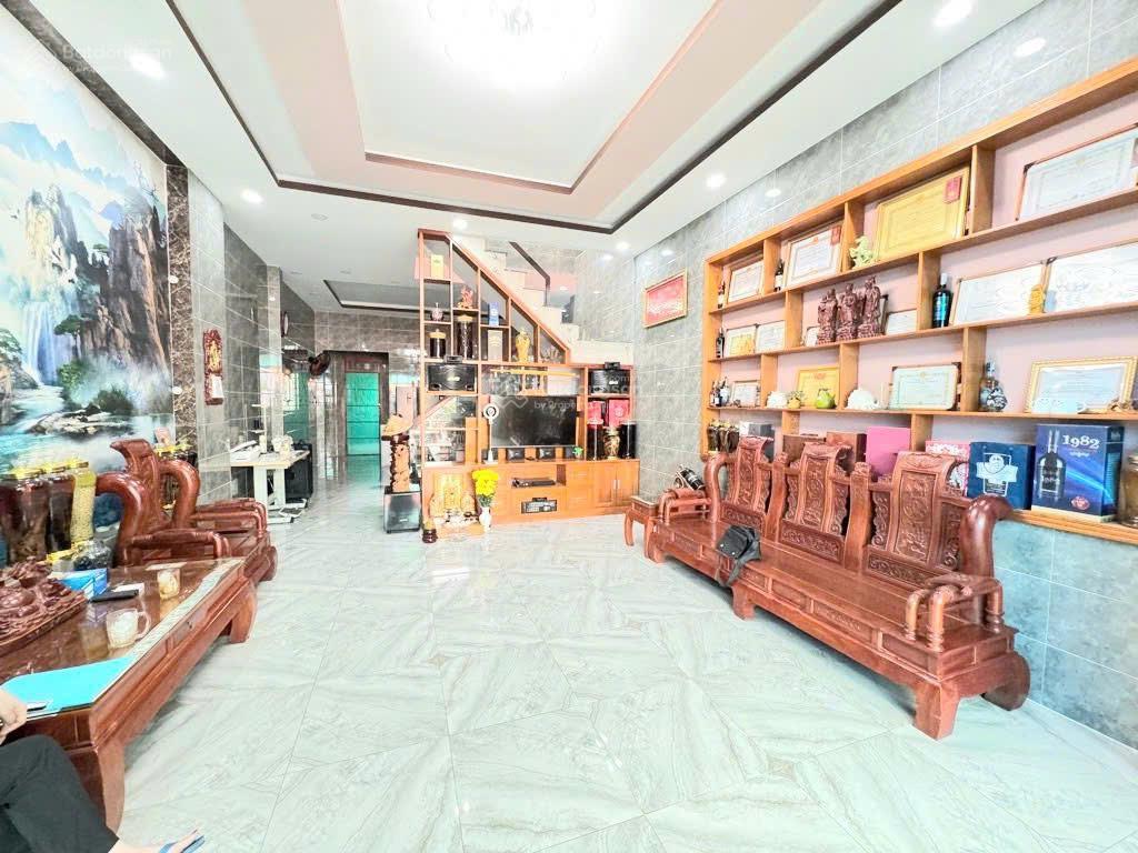 Nhà gần nguyễn xiển căn duy nhất có sân để 4 ô tô nhà đẹp  hẻm xe tải  vị trí hiếm kế vinhome q9