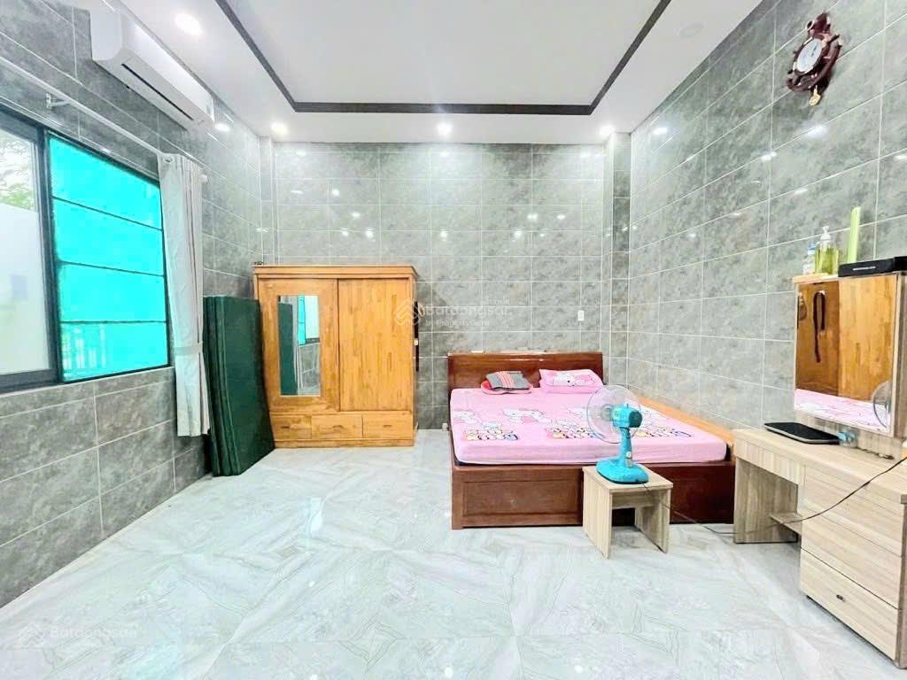 Nhà gần nguyễn xiển căn duy nhất có sân để 4 ô tô nhà đẹp  hẻm xe tải  vị trí hiếm kế vinhome q9