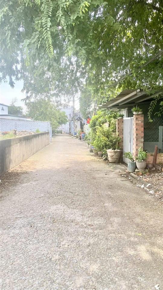 Nhà gần nguyễn xiển căn duy nhất có sân để 4 ô tô nhà đẹp  hẻm xe tải  vị trí hiếm kế vinhome q9