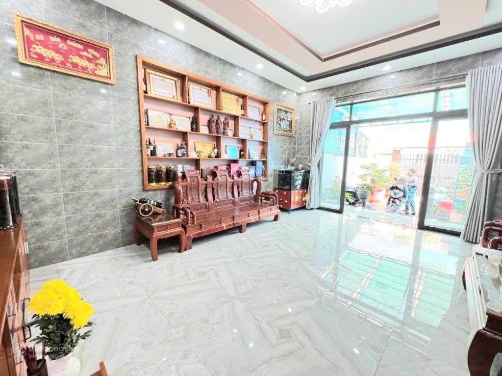 Nhà gần nguyễn xiển căn duy nhất có sân để 4 ô tô nhà đẹp  hẻm xe tải  vị trí hiếm kế vinhome q9