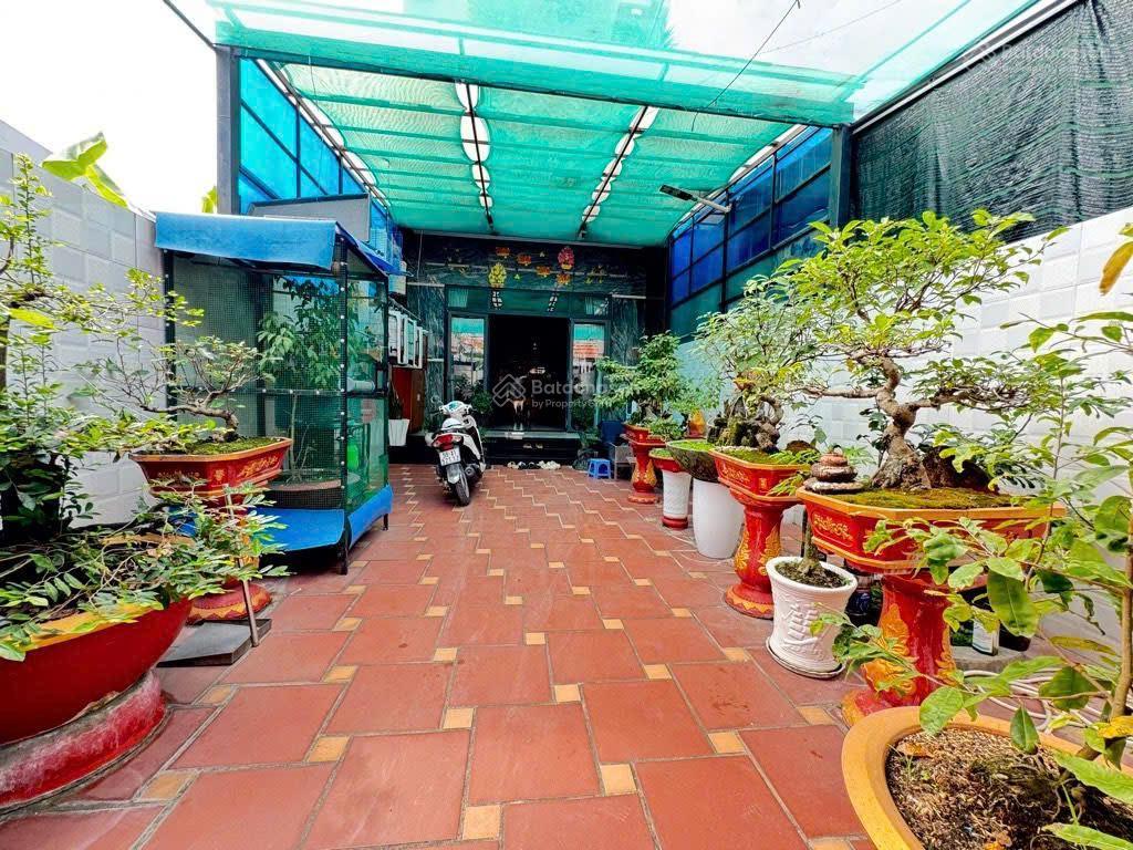 Nhà gần nguyễn xiển căn duy nhất có sân để 4 ô tô nhà đẹp  hẻm xe tải  vị trí hiếm kế vinhome q9