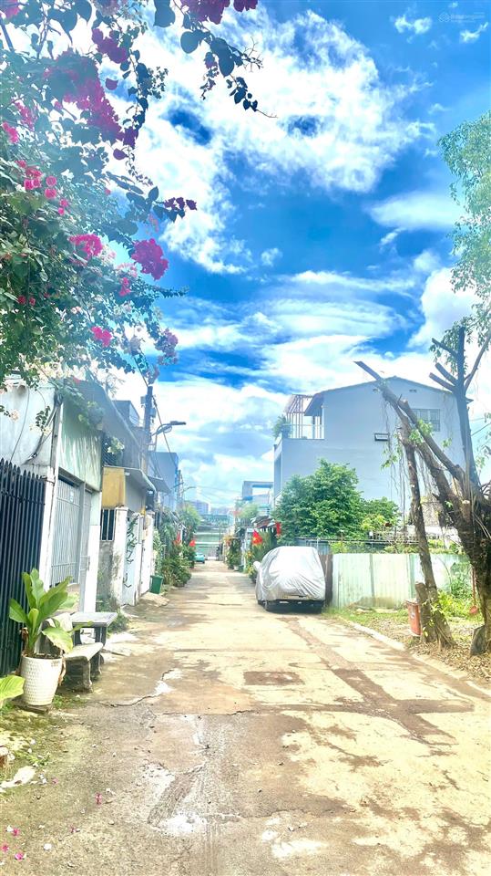 Chủ ngộp bán ngay đất lô góc ngang 5m hiếm long bình q9 cũ sát vinhome xây dựng tự do chỉ 3.7 tỷ