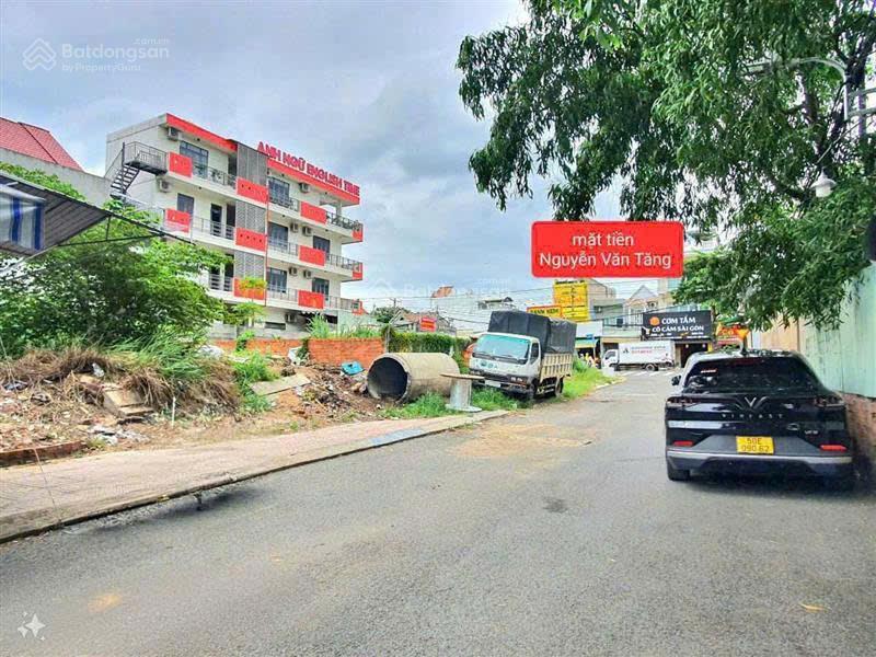 Bán gấp đất ngay ngã ba mỹ thành quận 9  cách nguyễn văn tăng 50m  đường ô tô 8m  gần vinhomes