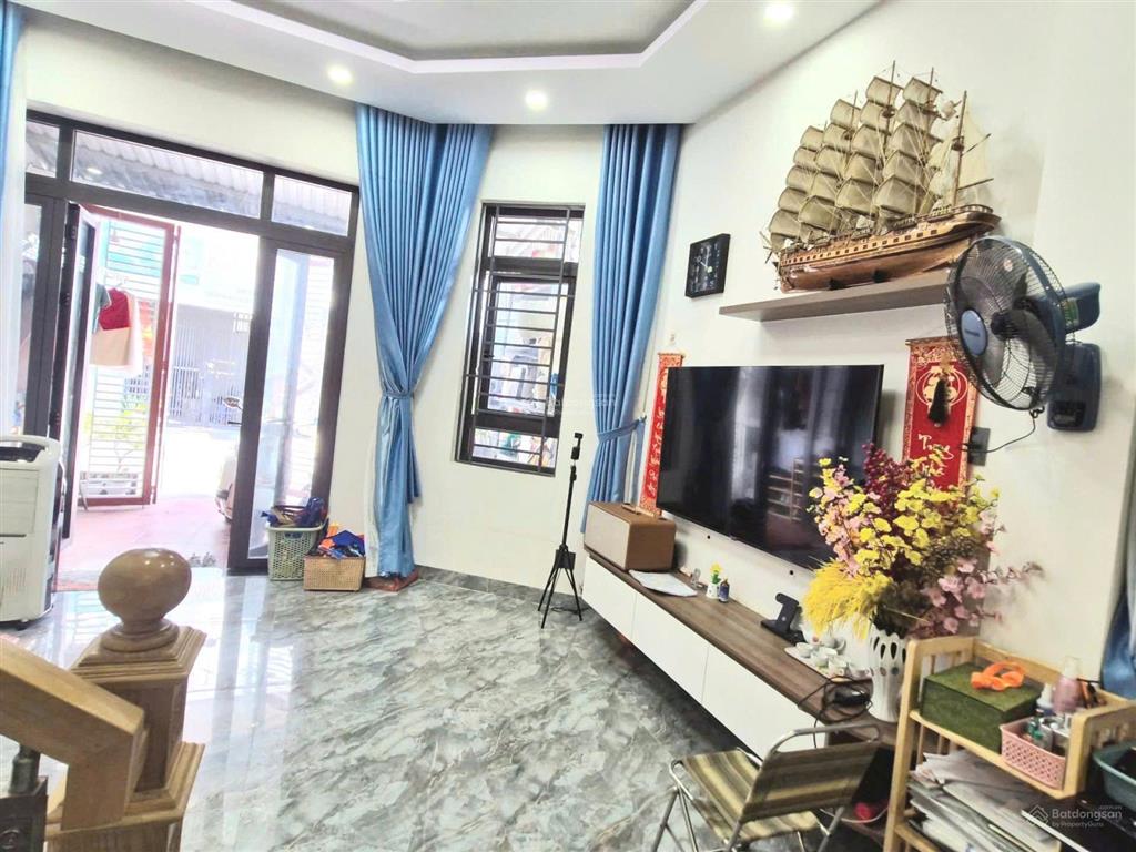 Bán nhà góc 2 mặt tiền đường 8m nguyễn xiển  90m2 ngang 6.75m  3 tầng  vừa ở vừa làm văn phòng