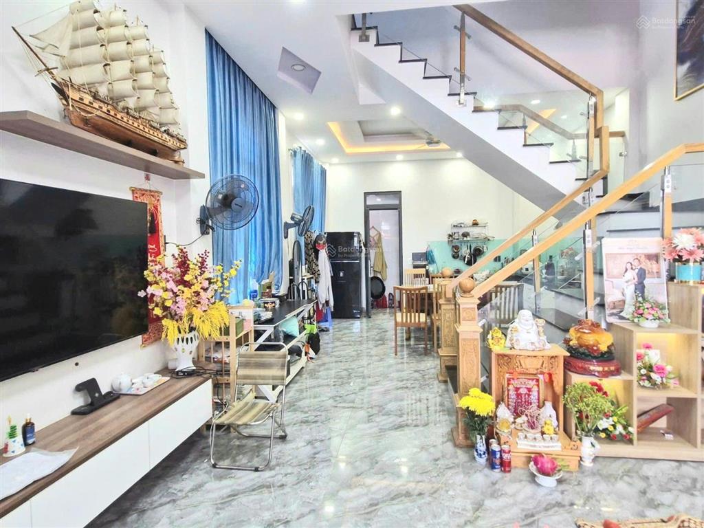 Bán nhà góc 2 mặt tiền đường 8m nguyễn xiển  90m2 ngang 6.75m  3 tầng  vừa ở vừa làm văn phòng