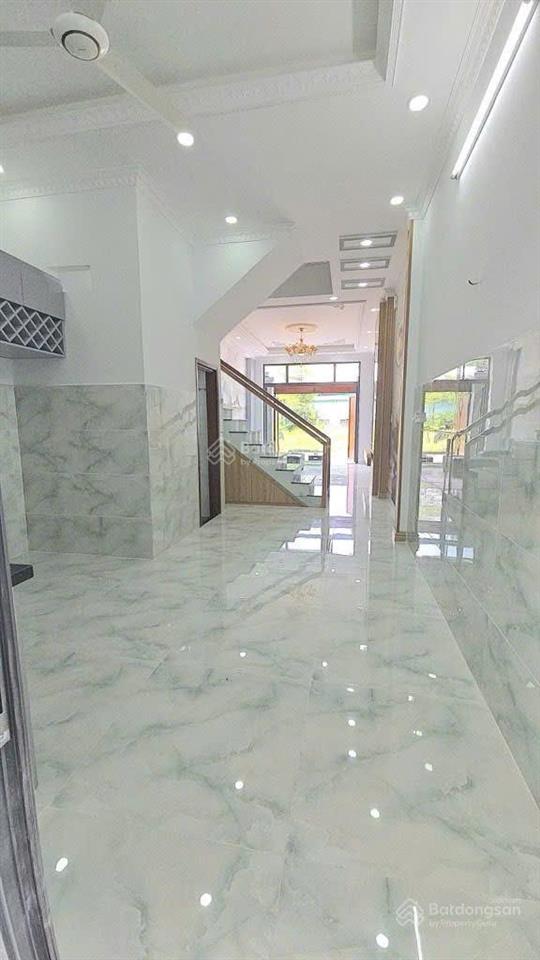 Bán nhà mới 1 trệt 2 lầu sân thượng đường lò lu long trường  hxh gần vinhomes giá 6.79 tỷ