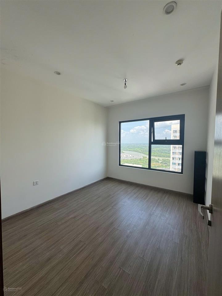 Chủ định cư nước ngoài bán nhanh căn hộ s302 vinhomes grand park quận 9 hướng đông nam mát mẻ