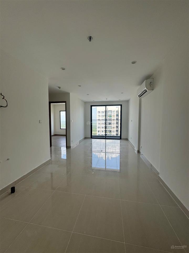 Chủ định cư nước ngoài bán nhanh căn hộ s302 vinhomes grand park quận 9 hướng đông nam mát mẻ