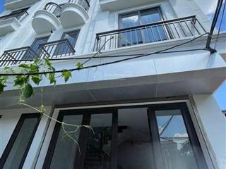Nhà đẹp 42m phúc lợi, hàng xóm vinhomes riverside, 4 tầng mới đẹp, giá chỉ 7,58 tỷ.