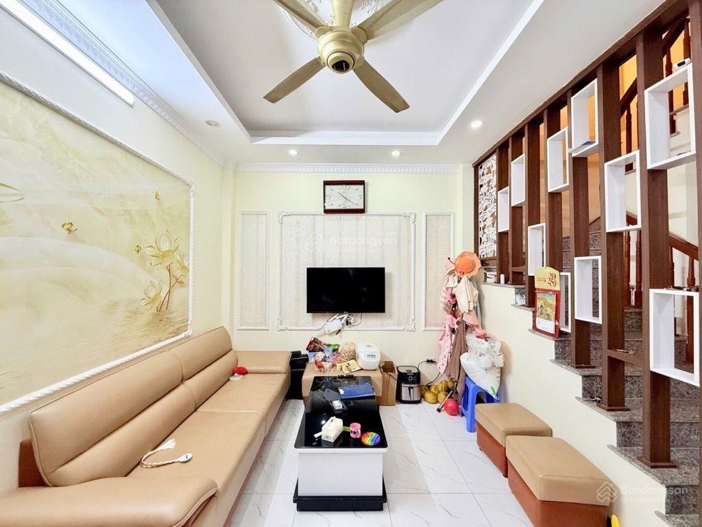 Chính chủ cần bán nhà mới 5 tầng 3pn, hàng xóm vinhomes riverside long biên. 33m2  5.63 tỷ