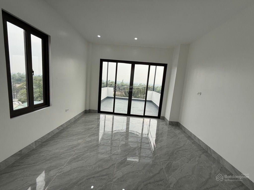 Nhà đẹp dân xây 6 tầng thang máy  ô tô đỗ cửa  hàng xóm vinhomes riverside  43,2m  chỉ 8,55 tỷ