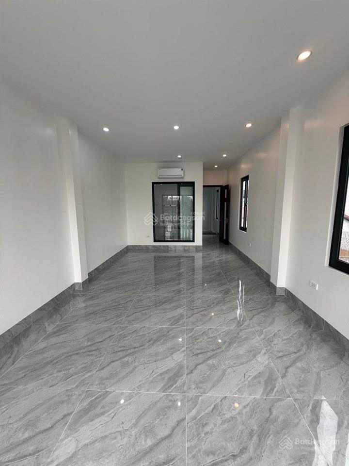 Nhà đẹp dân xây 6 tầng thang máy  ô tô đỗ cửa  hàng xóm vinhomes riverside  43,2m  chỉ 8,55 tỷ