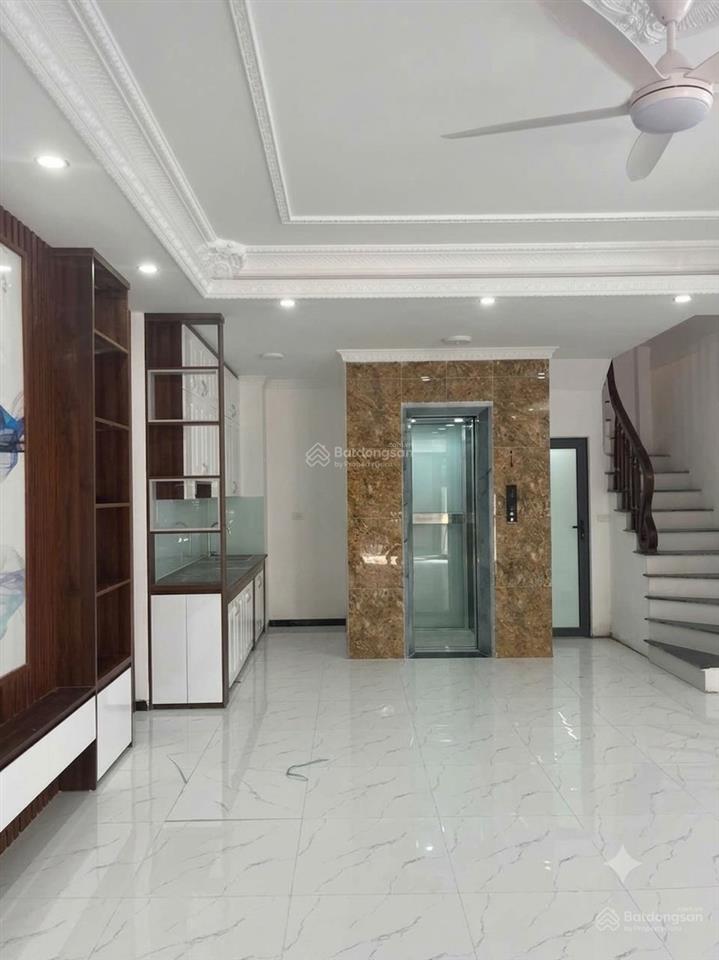 Nhà đẹp 6 tầng tân cổ điển  thang máy 450kg  hàng xóm vinhomes long biên. 55m2  8,55 tỷ