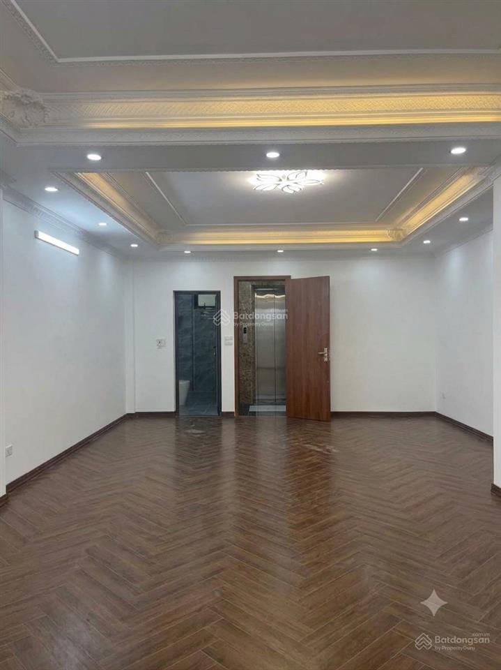 Nhà đẹp 6 tầng tân cổ điển  thang máy 450kg  hàng xóm vinhomes long biên. 55m2  8,55 tỷ