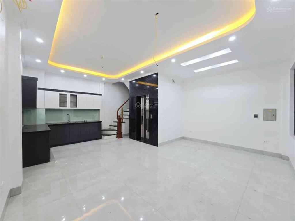 Siêu hiếm! nhà đẹp 56m, thang máy, hàng xóm vinhomes, tiện ích đầy đủ chỉ 7.98 tỷ