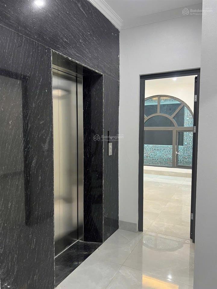 Siêu hiếm! nhà đẹp 56m, thang máy, hàng xóm vinhomes, tiện ích đầy đủ chỉ 7.98 tỷ