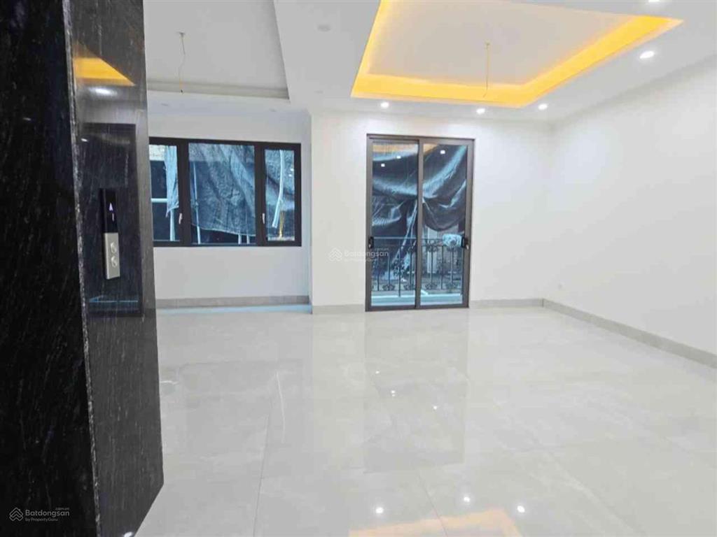 Siêu hiếm! nhà đẹp 56m, thang máy, hàng xóm vinhomes, tiện ích đầy đủ chỉ 7.98 tỷ