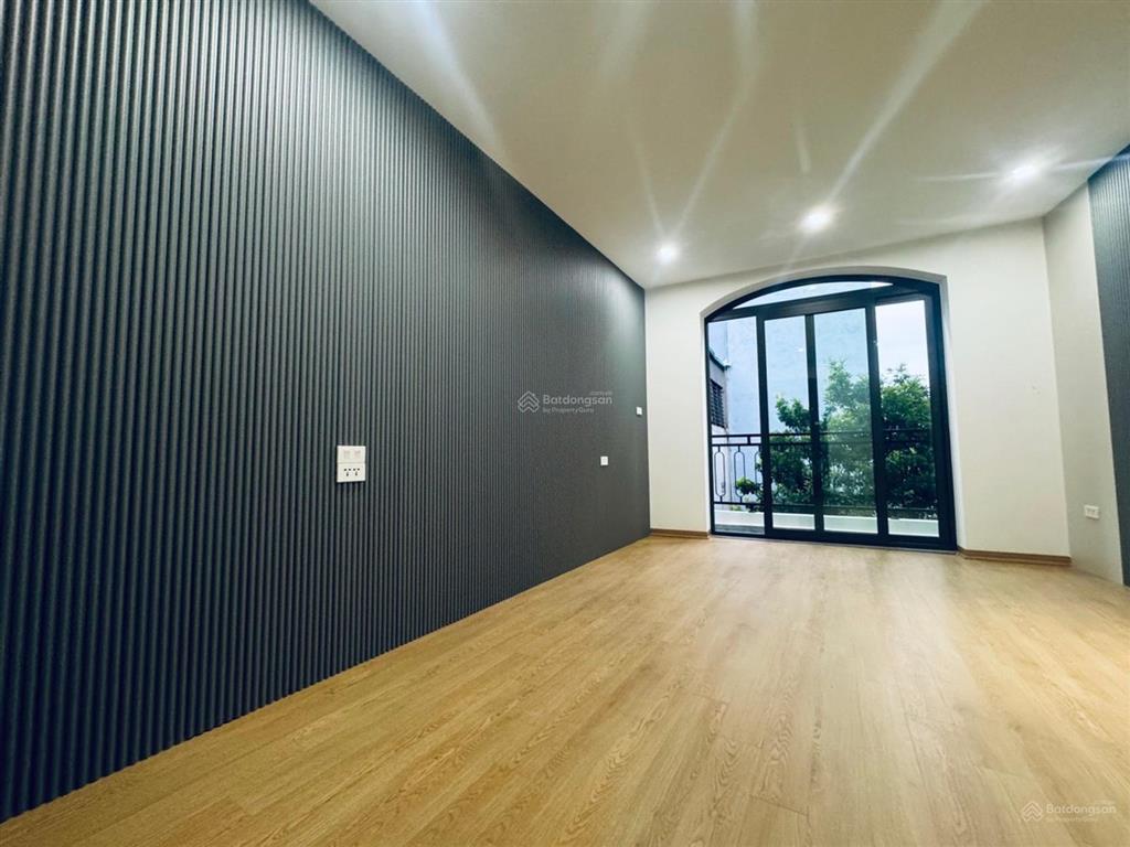 Chính chủ cần bán nhà đẹp, 6 tầng, full công năng, hàng xóm vinhomes riverside, 30m2, chỉ 5.45 tỷ