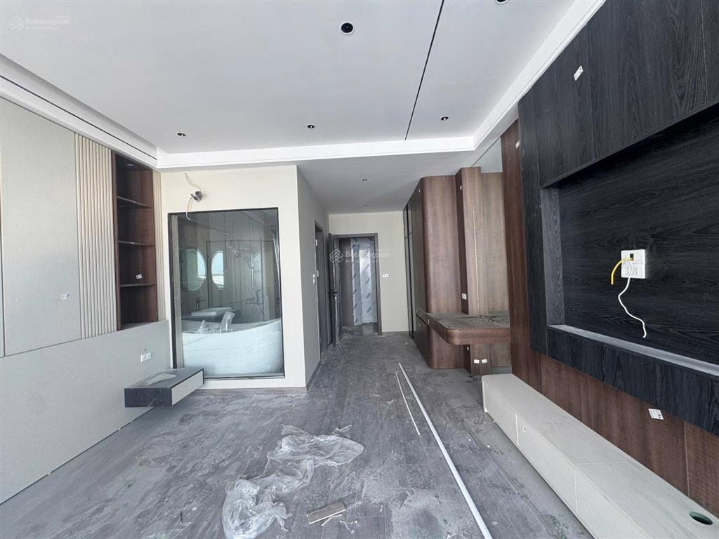 Nhà đẹp phân lô, ô tô đỗ cửa gần aeon long biên. 50m2 10,75 tỷ