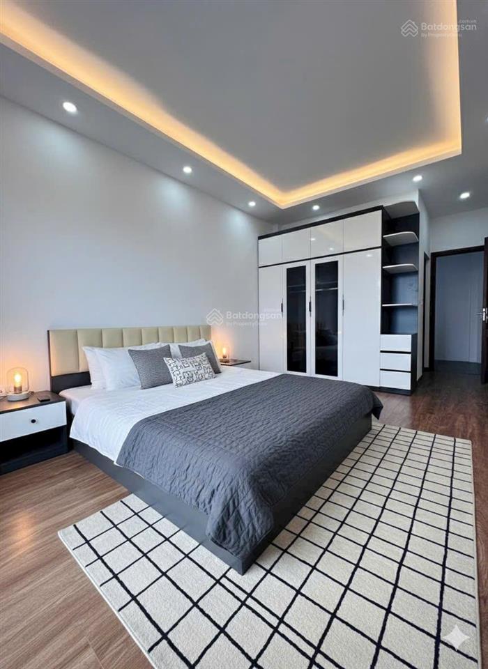 Siêu phẩm nhà phố trịnh văn bô dt 35m2, mt 4,2m, 5 tầng mới tinh, ô tô đỗ cửa  0984 949 ***