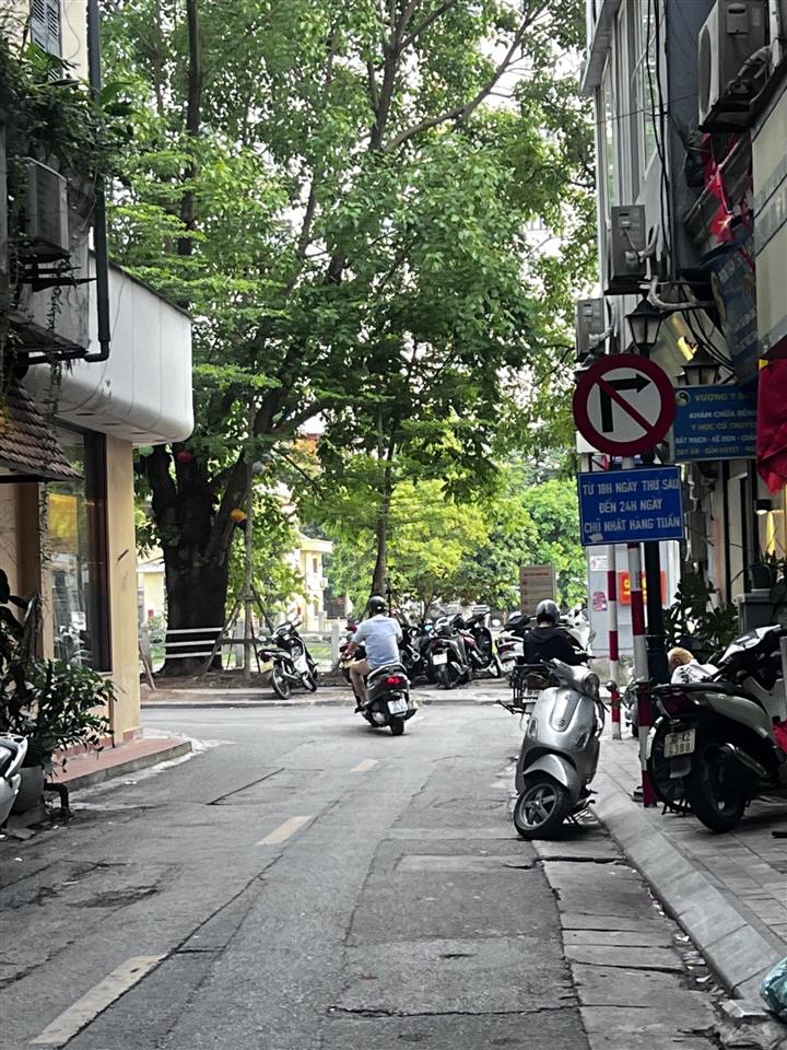 Bán đất nguyễn khắc hiếu  trúc bạch  168m, sân rộng, sổ mới tách, chỉ 81 tỷ. giao dịch ngay.