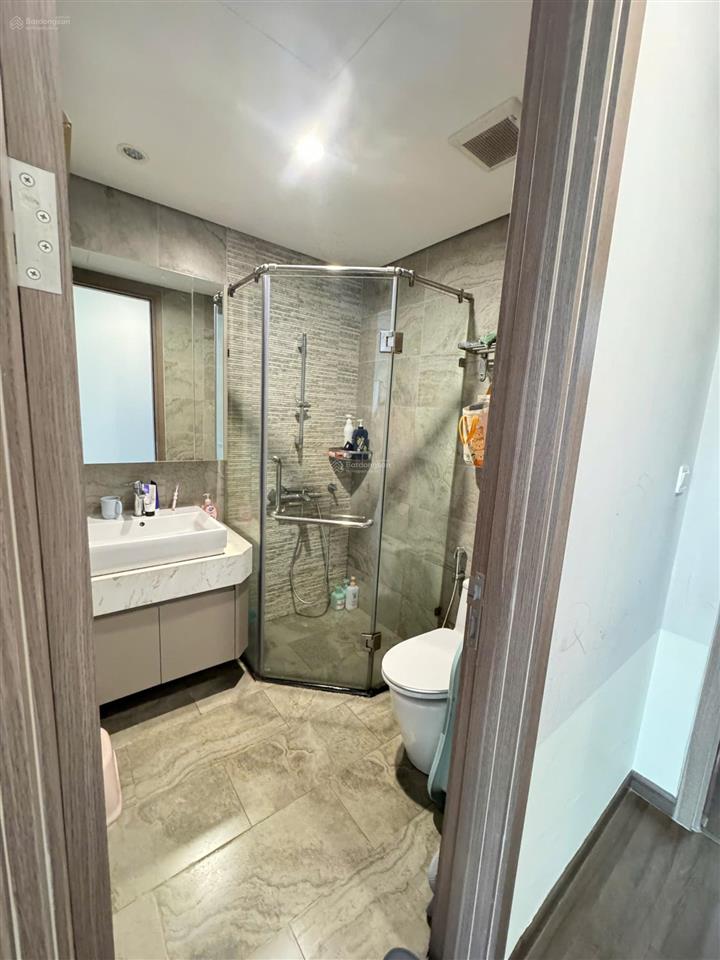 Chính chủ gửi bán căn góc 2 ngủ đầy đủ nội thất hiện đại, sẵn sổ sang tên ngay, giá nhỉnh 7 tỷ