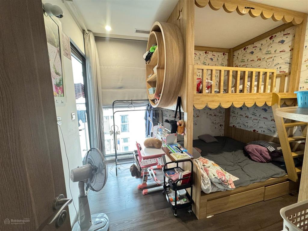 Chính chủ gửi bán căn góc 2 ngủ đầy đủ nội thất hiện đại, sẵn sổ sang tên ngay, giá nhỉnh 7 tỷ