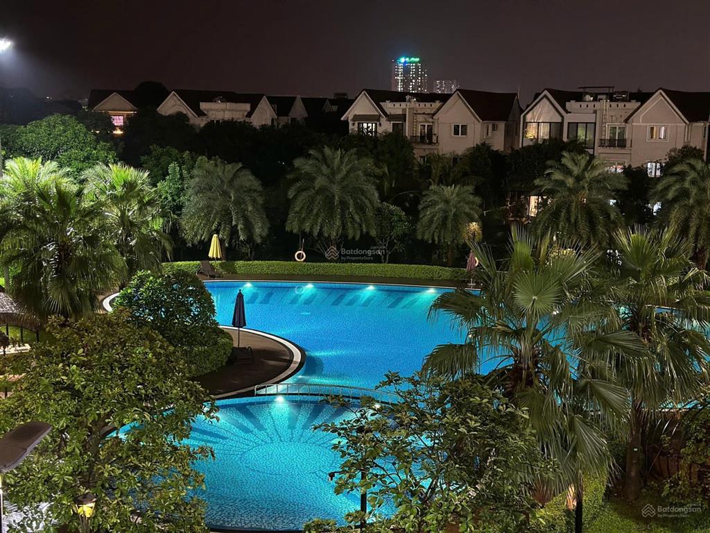 Cho thuê căn hộ 2 ngủ đầy đủ nội thất, view bể bơi s1 vinhomes symphony