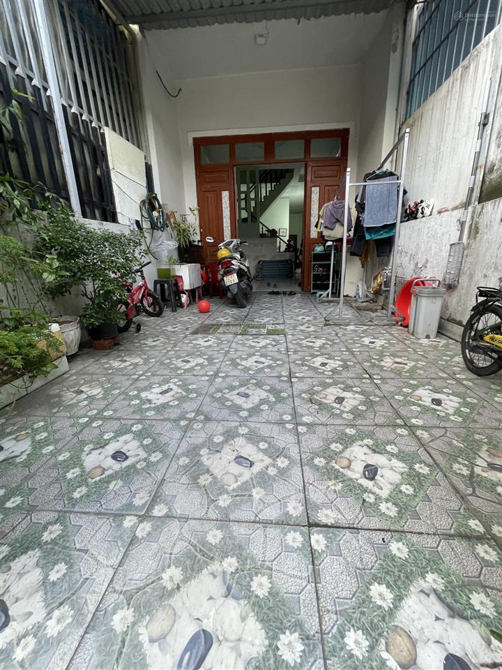 Tôi cần bán nhà sổ chung trệt lầu diện tích 80m2 ở đường bình chuẩn 34. khu này đang chỉnh trang