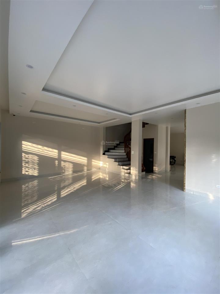 Cho thuê tầng 1 ngõ 409 tam trinh 165m2